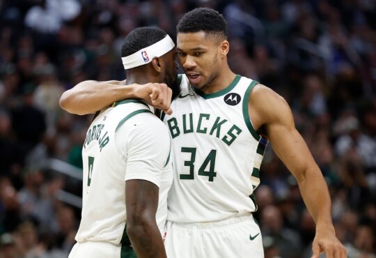 Giannis Antetokounmpo, Bobby Portis, Milwaukee Bucks, NBA