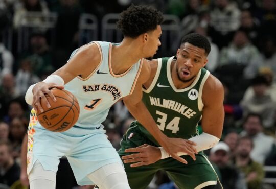 Victor Wembanyama, Giannis Antetokounmpo, NBA, San Antonio Spurs, Milwaukee Bucks